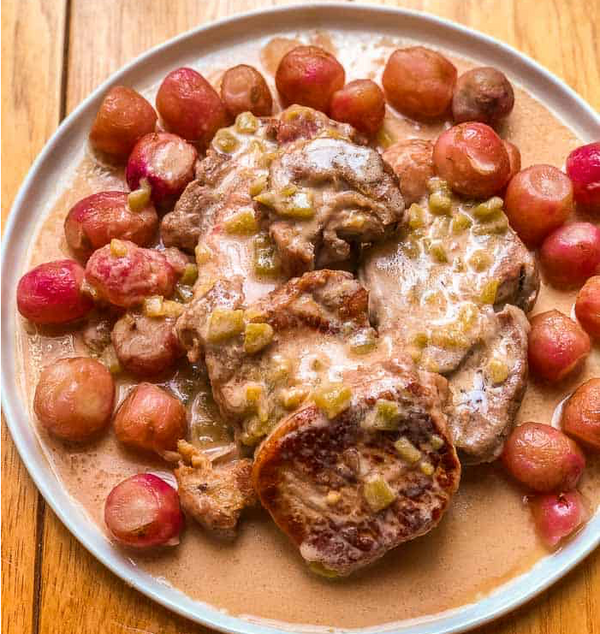 Pork Chops in Creamy Green Chile Sauce